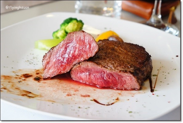 【台中牛排餐廳】日盛牛排館(日盛牛肉)。澳洲來的牛肉,很台式的牛排館 @飛天璇的口袋