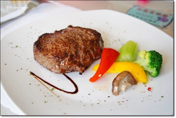 【台中牛排餐廳】日盛牛排館(日盛牛肉)。澳洲來的牛肉,很台式的牛排館 @飛天璇的口袋