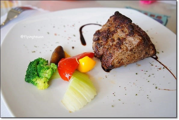 【台中牛排餐廳】日盛牛排館(日盛牛肉)。澳洲來的牛肉,很台式的牛排館 @飛天璇的口袋