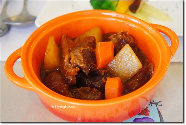 【台中牛排餐廳】日盛牛排館(日盛牛肉)。澳洲來的牛肉,很台式的牛排館 @飛天璇的口袋