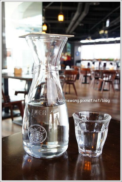 布娜飛比利時啤酒餐廳.Bravo Beer:台中車站商圈美食,早午餐賣到宵夜場 @飛天璇的口袋