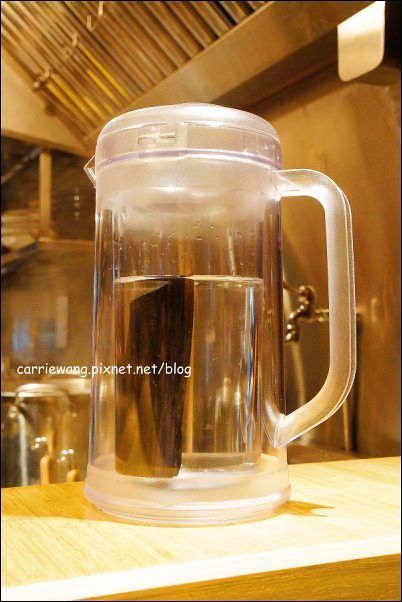 【台中拉麵推薦】麵屋虎徹。日式拉麵進駐逢甲商圈,自動販賣機點餐服務,日本魂飄著微微的台灣味 @飛天璇的口袋