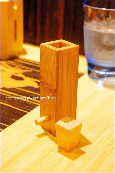 【台中拉麵推薦】麵屋虎徹。日式拉麵進駐逢甲商圈,自動販賣機點餐服務,日本魂飄著微微的台灣味 @飛天璇的口袋