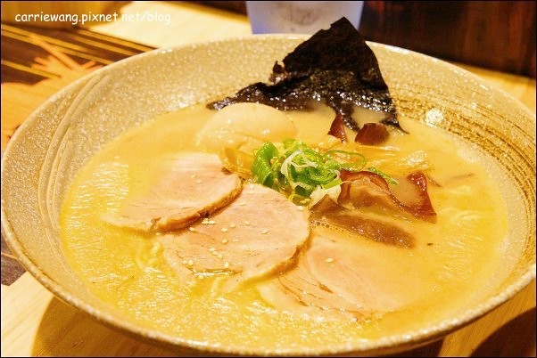 【台中拉麵推薦】麵屋虎徹。日式拉麵進駐逢甲商圈,自動販賣機點餐服務,日本魂飄著微微的台灣味 @飛天璇的口袋