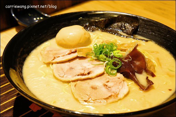 【台中拉麵推薦】麵屋虎徹。日式拉麵進駐逢甲商圈,自動販賣機點餐服務,日本魂飄著微微的台灣味 @飛天璇的口袋