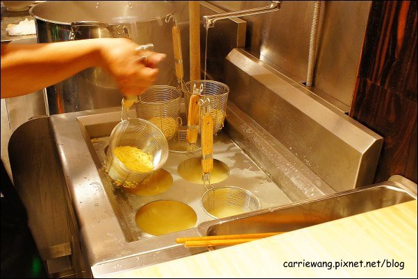 【台中拉麵推薦】麵屋虎徹。日式拉麵進駐逢甲商圈,自動販賣機點餐服務,日本魂飄著微微的台灣味 @飛天璇的口袋