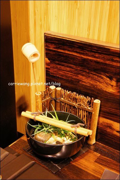 【台中拉麵推薦】麵屋虎徹。日式拉麵進駐逢甲商圈,自動販賣機點餐服務,日本魂飄著微微的台灣味 @飛天璇的口袋