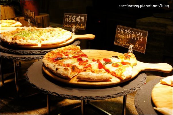 【台中百匯餐廳】金典酒店栢麗廳龍蝦吃到飽。龍蝦吃到飽真的是騙人的,因為我吃到快吐了! @飛天璇的口袋