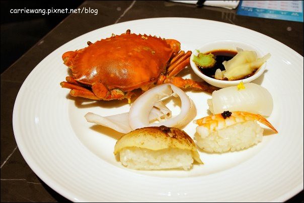 【台中百匯餐廳】金典酒店栢麗廳龍蝦吃到飽。龍蝦吃到飽真的是騙人的,因為我吃到快吐了! @飛天璇的口袋