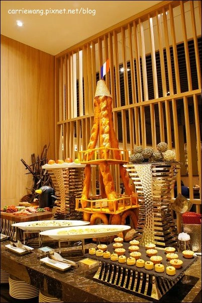 【台中百匯餐廳】金典酒店栢麗廳龍蝦吃到飽。龍蝦吃到飽真的是騙人的,因為我吃到快吐了! @飛天璇的口袋