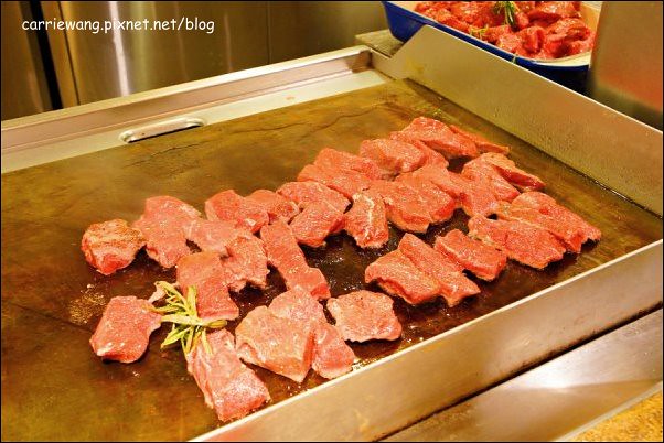 【台中百匯餐廳】金典酒店栢麗廳龍蝦吃到飽。龍蝦吃到飽真的是騙人的,因為我吃到快吐了! @飛天璇的口袋