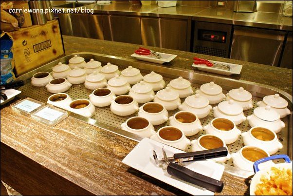 【台中百匯餐廳】金典酒店栢麗廳龍蝦吃到飽。龍蝦吃到飽真的是騙人的,因為我吃到快吐了! @飛天璇的口袋