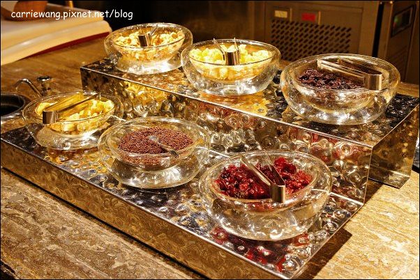 【台中百匯餐廳】金典酒店栢麗廳龍蝦吃到飽。龍蝦吃到飽真的是騙人的,因為我吃到快吐了! @飛天璇的口袋