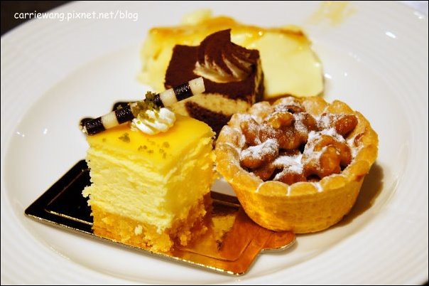 【台中百匯餐廳】金典酒店栢麗廳龍蝦吃到飽。龍蝦吃到飽真的是騙人的,因為我吃到快吐了! @飛天璇的口袋