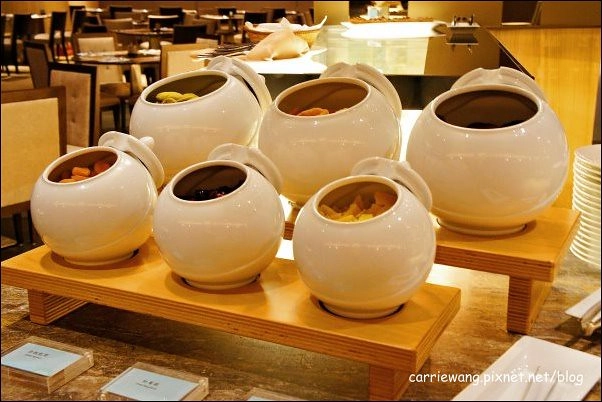 【台中百匯餐廳】金典酒店栢麗廳龍蝦吃到飽。龍蝦吃到飽真的是騙人的,因為我吃到快吐了! @飛天璇的口袋