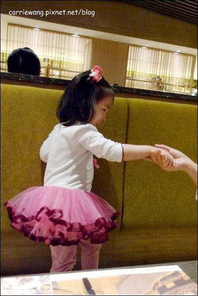 【台中百匯餐廳】金典酒店栢麗廳龍蝦吃到飽。龍蝦吃到飽真的是騙人的,因為我吃到快吐了! @飛天璇的口袋