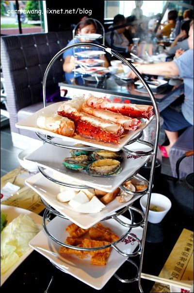 【台中火鍋推薦】嗆頂級麻辣鴛鴦火鍋。頂級帝王蟹/天使蝦/鮑魚吃到飽,翹班來吃也值得,好吃推薦! @飛天璇的口袋