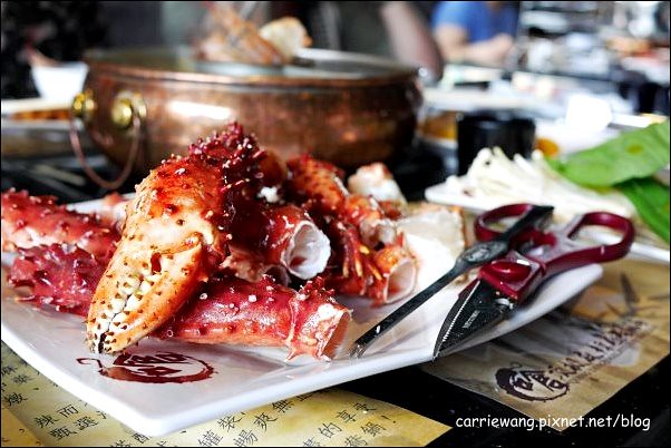 【台中火鍋推薦】嗆頂級麻辣鴛鴦火鍋。頂級帝王蟹/天使蝦/鮑魚吃到飽,翹班來吃也值得,好吃推薦! @飛天璇的口袋