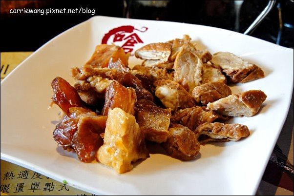 【台中火鍋推薦】嗆頂級麻辣鴛鴦火鍋。頂級帝王蟹/天使蝦/鮑魚吃到飽,翹班來吃也值得,好吃推薦! @飛天璇的口袋