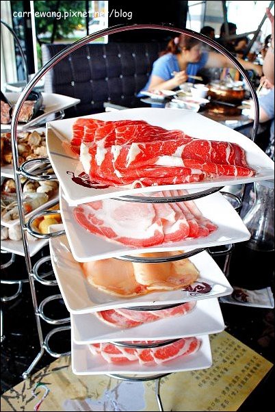 【台中火鍋推薦】嗆頂級麻辣鴛鴦火鍋。頂級帝王蟹/天使蝦/鮑魚吃到飽,翹班來吃也值得,好吃推薦! @飛天璇的口袋