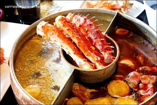 【台中火鍋推薦】嗆頂級麻辣鴛鴦火鍋。頂級帝王蟹/天使蝦/鮑魚吃到飽,翹班來吃也值得,好吃推薦! @飛天璇的口袋