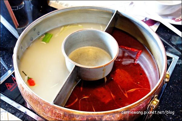 【台中火鍋推薦】嗆頂級麻辣鴛鴦火鍋。頂級帝王蟹/天使蝦/鮑魚吃到飽,翹班來吃也值得,好吃推薦! @飛天璇的口袋