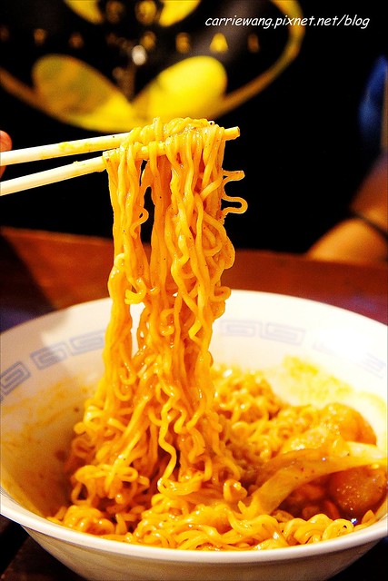 朴大哥的韓式炸雞店:逢甲夜市人氣美食,初雪的日子,學韓劇”來自星星的你”中,千頌伊吃炸雞配啤酒… @飛天璇的口袋