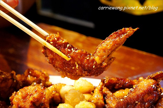 朴大哥的韓式炸雞店:逢甲夜市人氣美食,初雪的日子,學韓劇”來自星星的你”中,千頌伊吃炸雞配啤酒… @飛天璇的口袋