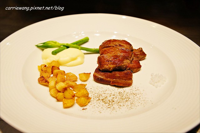 【台中美食推薦】金典鐵板燒。牛肉還不錯吃,只是變化性不大,用餐券的話比較划算~ @飛天璇的口袋