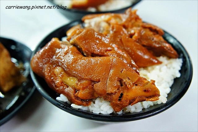 【台中小吃美食】銘嚴選肉品爌肉飯@萬權店。百姓公廟前面的榕樹爌肉飯,運將的深夜食堂 @飛天璇的口袋