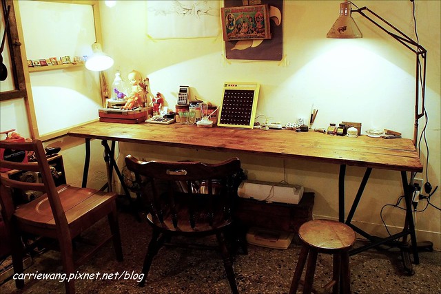 【台中下午茶】貪吃鬼(食いしん坊)。老宅改建的餐廳,座落在隱敝的巷弄間,裡面有濃濃的雜貨風,還有提供限量手作甜點 @飛天璇的口袋