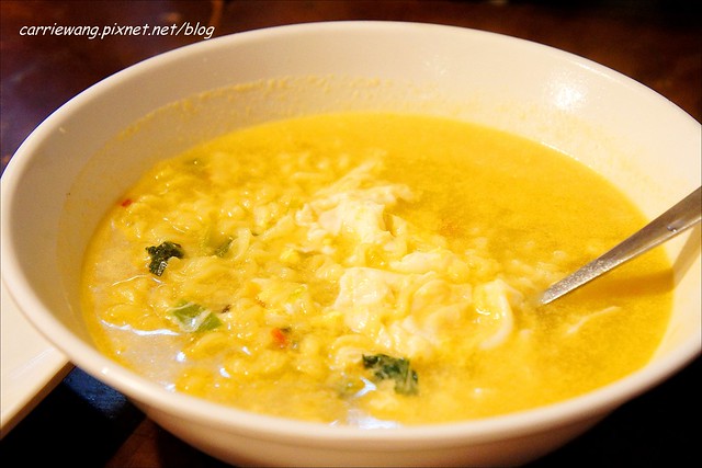 朴大哥的韓式炸雞店:逢甲夜市人氣美食,初雪的日子,學韓劇”來自星星的你”中,千頌伊吃炸雞配啤酒… @飛天璇的口袋