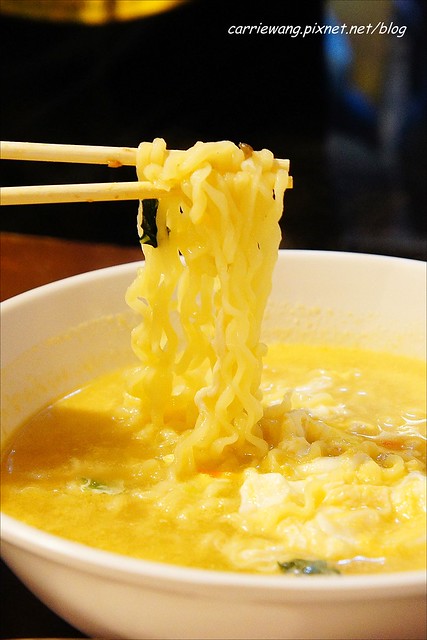 朴大哥的韓式炸雞店:逢甲夜市人氣美食,初雪的日子,學韓劇”來自星星的你”中,千頌伊吃炸雞配啤酒… @飛天璇的口袋