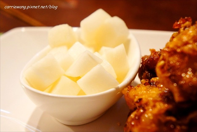 朴大哥的韓式炸雞店:逢甲夜市人氣美食,初雪的日子,學韓劇”來自星星的你”中,千頌伊吃炸雞配啤酒… @飛天璇的口袋