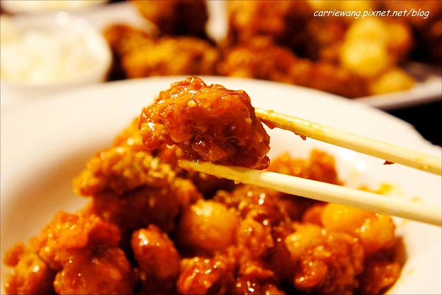 朴大哥的韓式炸雞店:逢甲夜市人氣美食,初雪的日子,學韓劇”來自星星的你”中,千頌伊吃炸雞配啤酒… @飛天璇的口袋