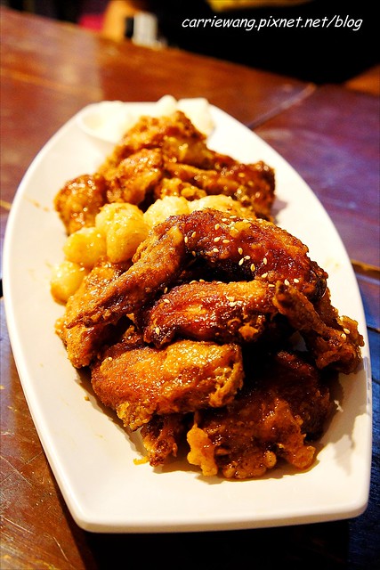 朴大哥的韓式炸雞店:逢甲夜市人氣美食,初雪的日子,學韓劇”來自星星的你”中,千頌伊吃炸雞配啤酒… @飛天璇的口袋