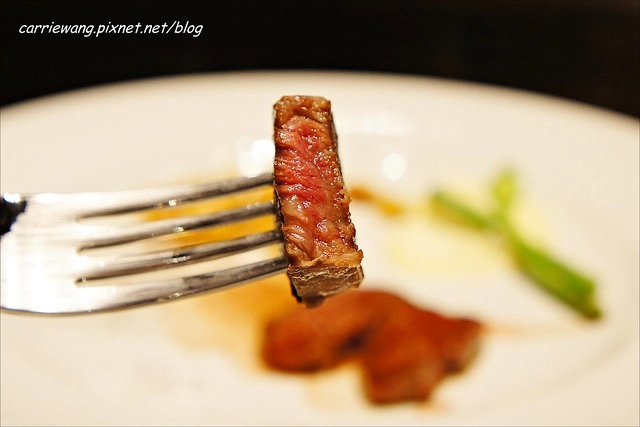 【台中美食推薦】金典鐵板燒。牛肉還不錯吃,只是變化性不大,用餐券的話比較划算~ @飛天璇的口袋
