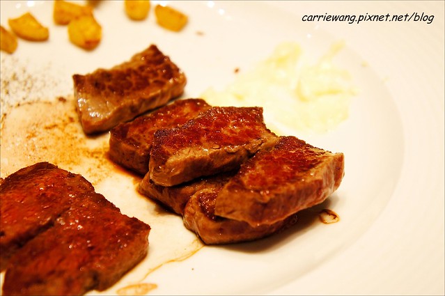 【台中美食推薦】金典鐵板燒。牛肉還不錯吃,只是變化性不大,用餐券的話比較划算~ @飛天璇的口袋