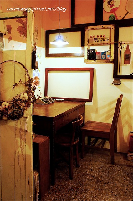 【台中下午茶】貪吃鬼(食いしん坊)。老宅改建的餐廳,座落在隱敝的巷弄間,裡面有濃濃的雜貨風,還有提供限量手作甜點 @飛天璇的口袋