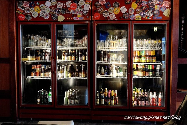 【台中異國料理】帽子南義料理啤酒餐廳.Tapa Loca。正宗義式風味餐廳,啤酒高達120多種,一起來瘋世足吧! @飛天璇的口袋