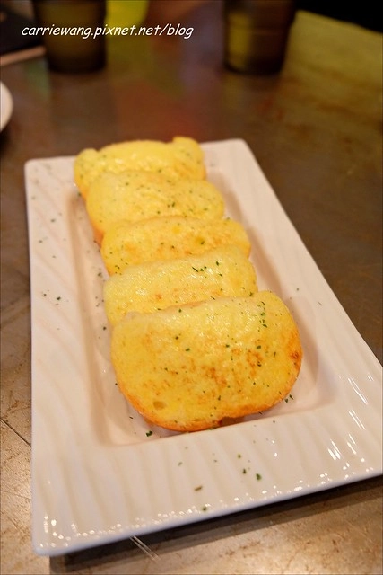 【台中異國料理】帽子南義料理啤酒餐廳.Tapa Loca。正宗義式風味餐廳,啤酒高達120多種,一起來瘋世足吧! @飛天璇的口袋