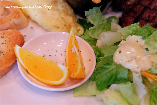 【台中異國料理】帽子南義料理啤酒餐廳.Tapa Loca。正宗義式風味餐廳,啤酒高達120多種,一起來瘋世足吧! @飛天璇的口袋