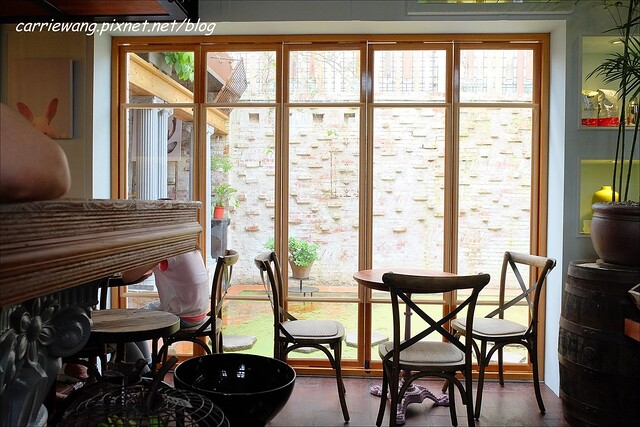 Buka這一隻熊:台中的世外桃源,外拍的好地方,旁邊還有雜貨店 @飛天璇的口袋