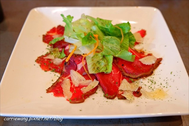 【台中異國料理】帽子南義料理啤酒餐廳.Tapa Loca。正宗義式風味餐廳,啤酒高達120多種,一起來瘋世足吧! @飛天璇的口袋