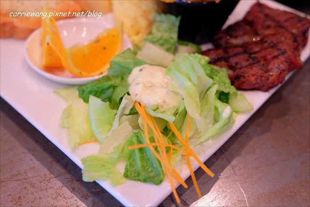 【台中異國料理】帽子南義料理啤酒餐廳.Tapa Loca。正宗義式風味餐廳,啤酒高達120多種,一起來瘋世足吧! @飛天璇的口袋