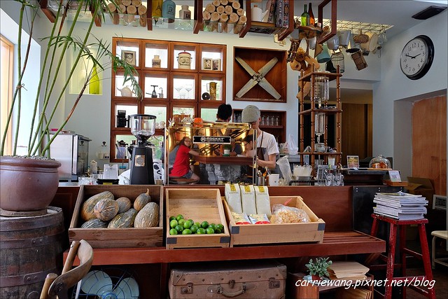 Buka這一隻熊:台中的世外桃源,外拍的好地方,旁邊還有雜貨店 @飛天璇的口袋