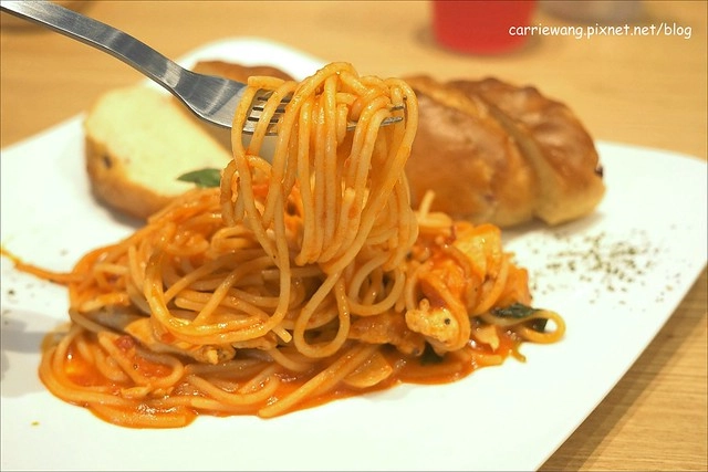 【台中輕食餐廳】喬茵是媽媽.Joyce Mom。空間悠閒舒適,fusion創意料理,以麵包為主食 @飛天璇的口袋