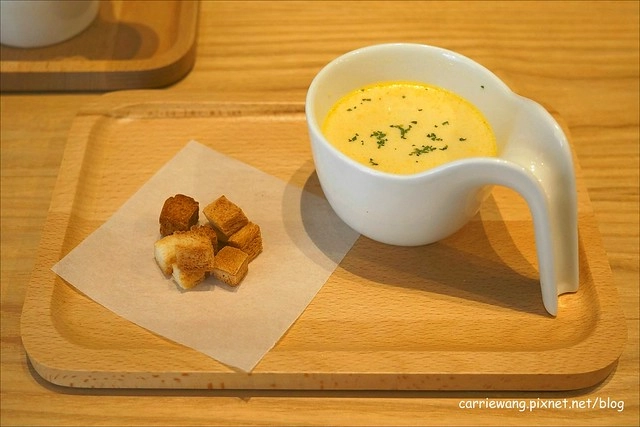 【台中輕食餐廳】喬茵是媽媽.Joyce Mom。空間悠閒舒適,fusion創意料理,以麵包為主食 @飛天璇的口袋