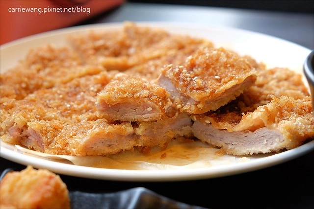 嘉義東區|櫻井家.京都風味日式定食屋。複合式餐廳,豬排比臉還要大,餐點份量多,平價CP值又高 @飛天璇的口袋