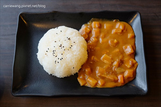 嘉義東區|櫻井家.京都風味日式定食屋。複合式餐廳,豬排比臉還要大,餐點份量多,平價CP值又高 @飛天璇的口袋